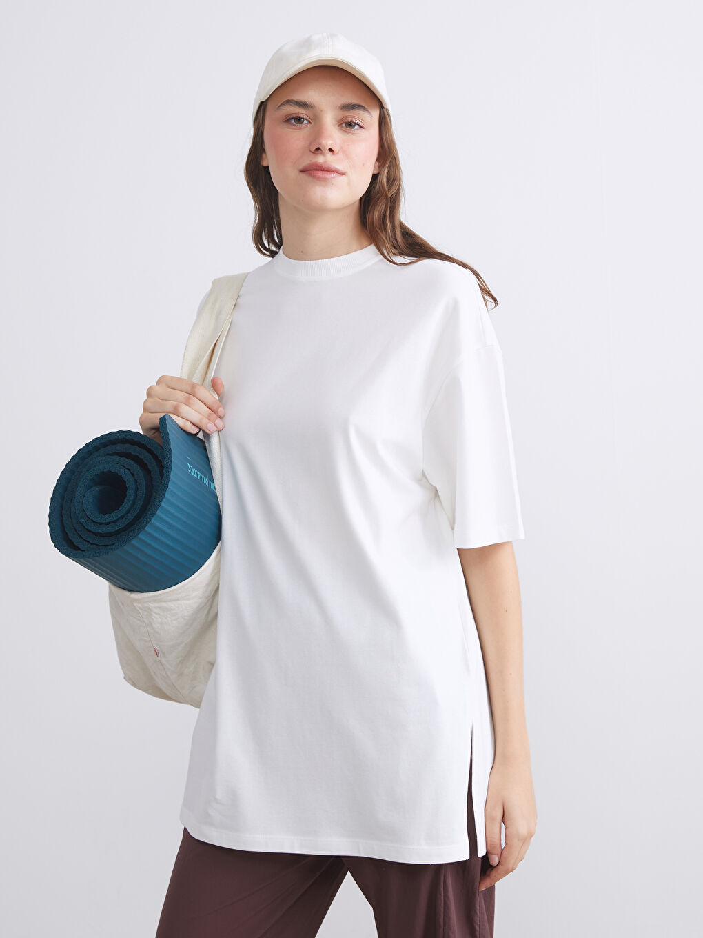 Ekru Bisiklet Yaka Kadın Tişört