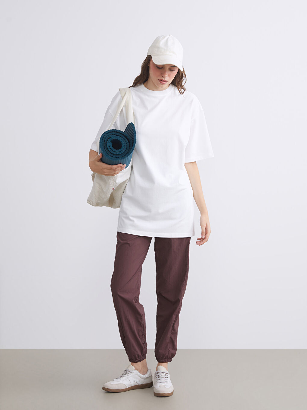 Ekru Bisiklet Yaka Kadın Tişört-1