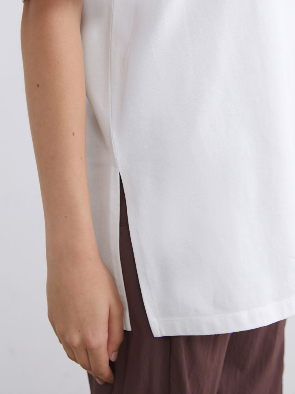 Ekru Bisiklet Yaka Kadın Tişört-2