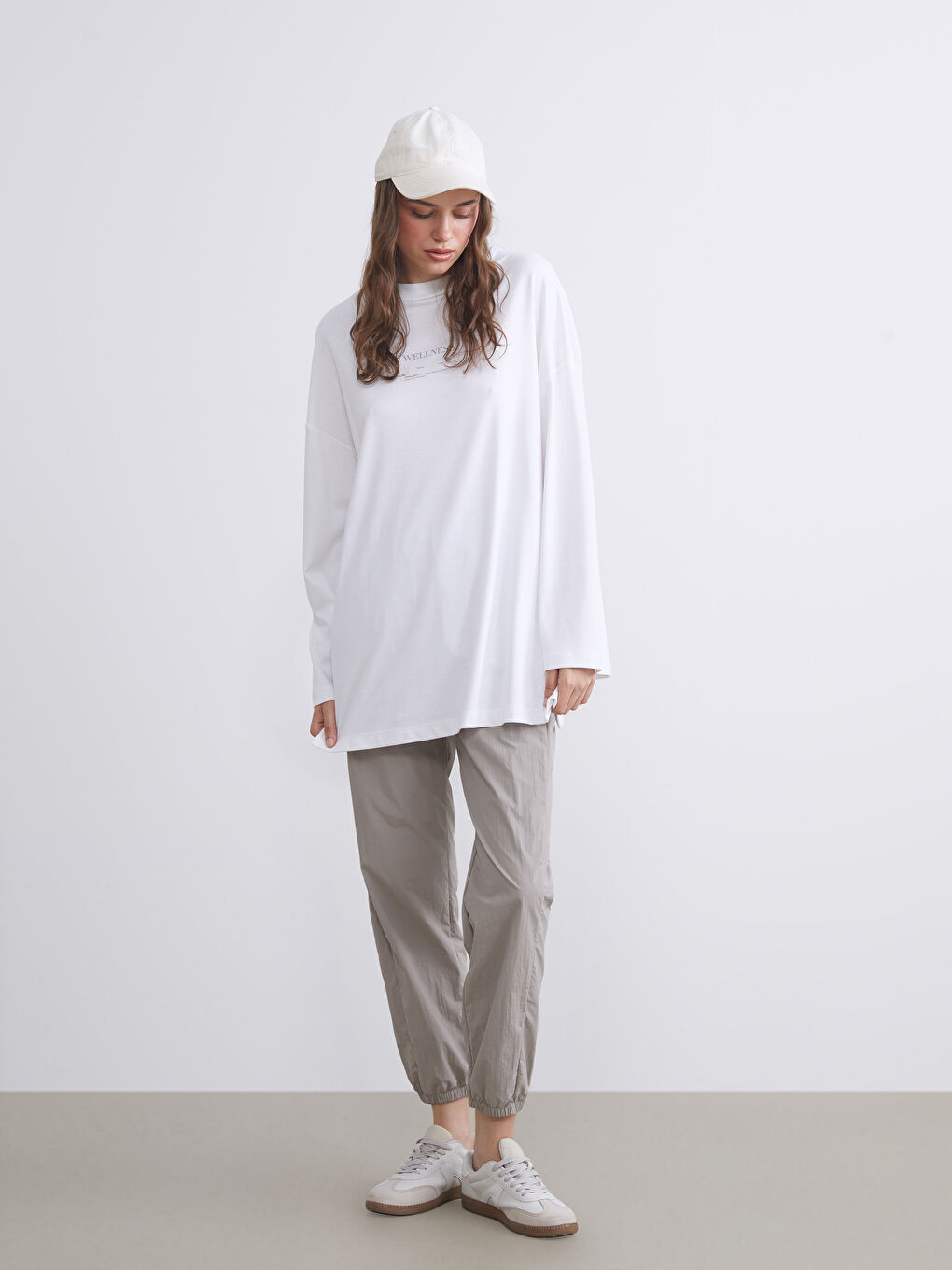 Ekru Bisiklet Yaka Baskılı Kadın Tişört-1