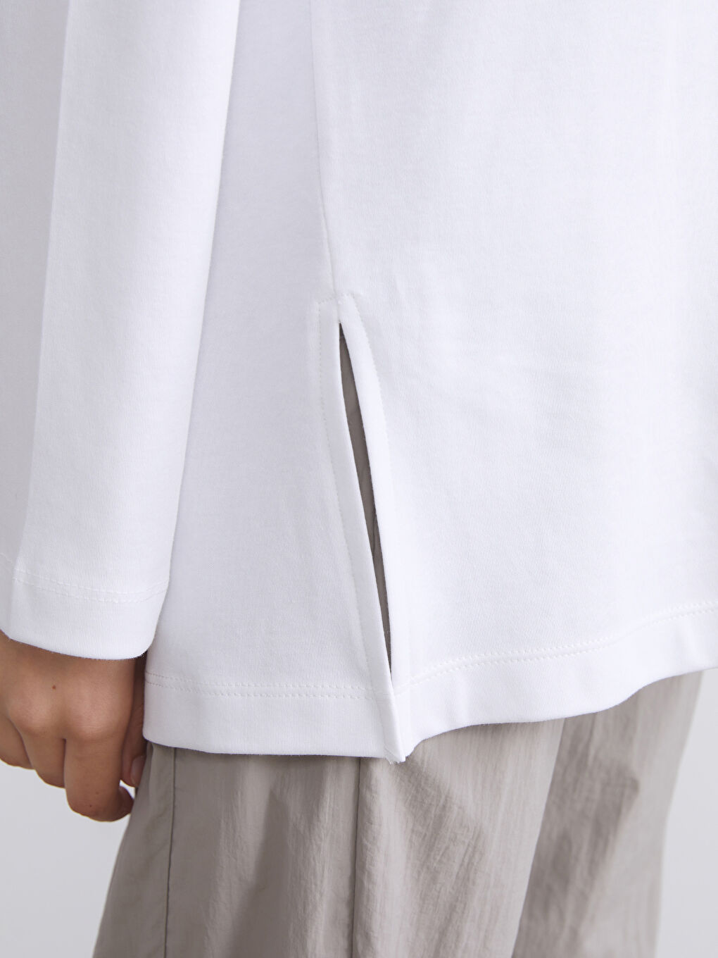 Ekru Bisiklet Yaka Baskılı Kadın Tişört-2