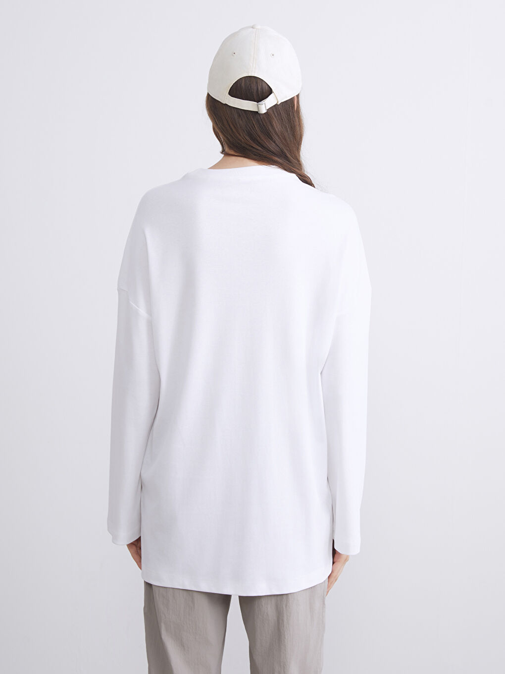 Ekru Bisiklet Yaka Baskılı Kadın Tişört-3