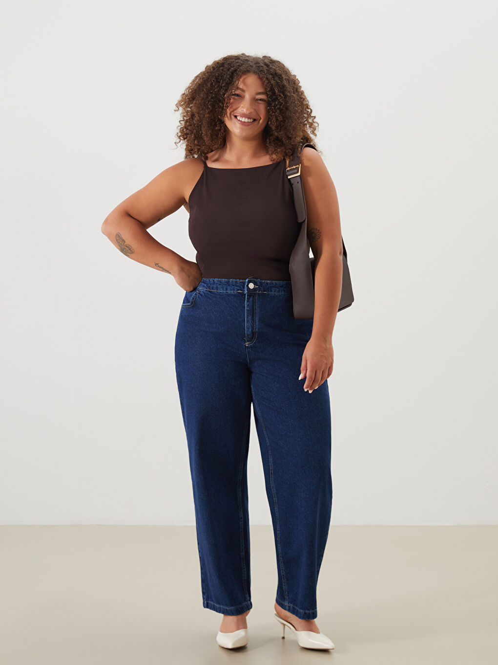 تانک تۆپی یاخەی چوارگۆشە چنراوی تان و پۆدار بۆ ژنان-1