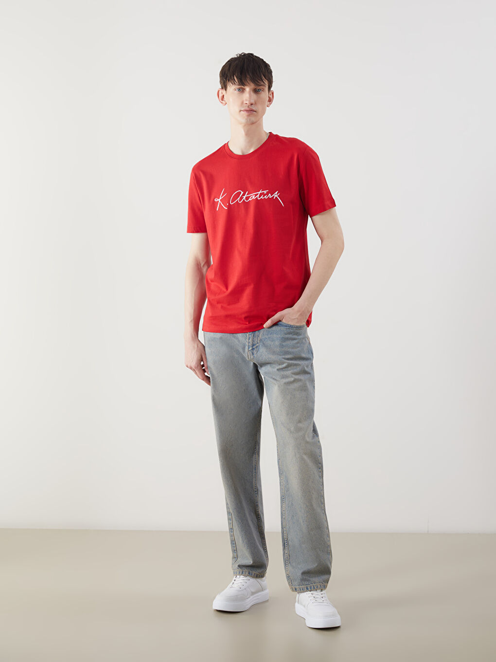 Kırmızı Bisiklet Yaka Atatürk İmzası Baskılı Erkek Tişört-1
