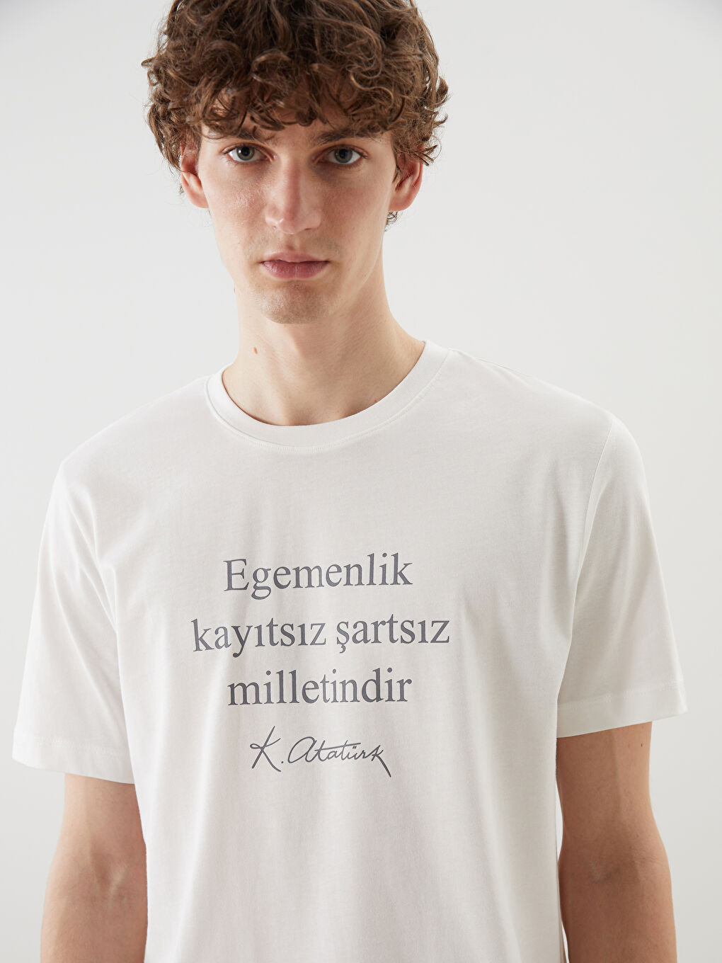 XSIDE Ekru Bisiklet Yaka Atatürk İmzası Baskılı Erkek Tişört