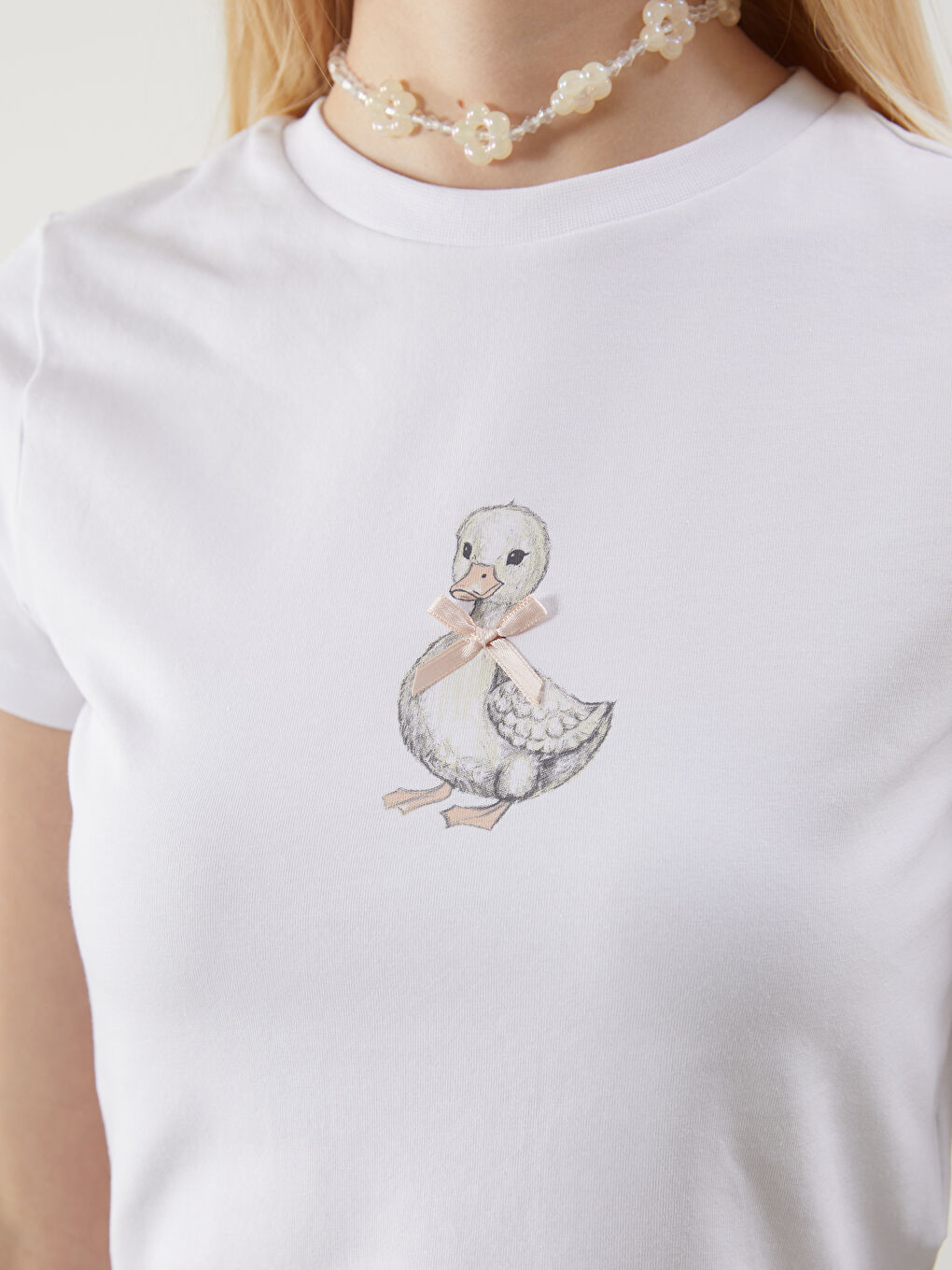 Beyaz Bisiklet Yaka Ördek Baskılı Kadın Crop-2