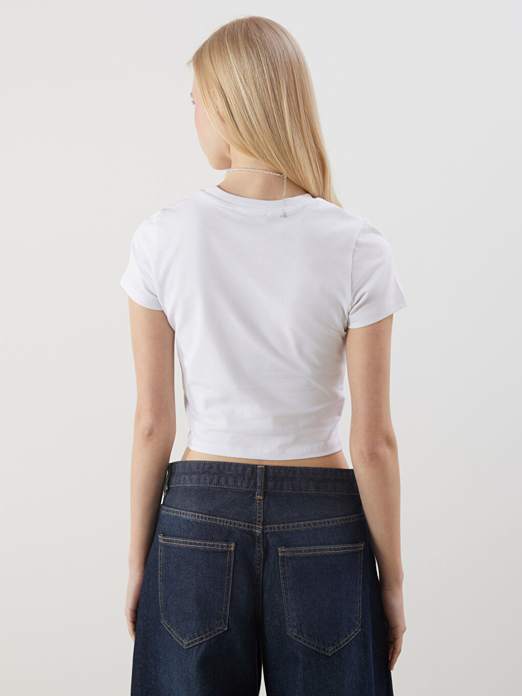 Beyaz Bisiklet Yaka Ördek Baskılı Kadın Crop-3