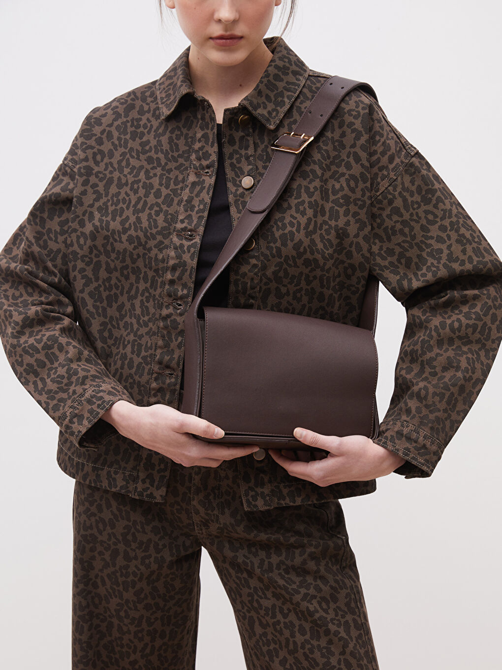 Kahverengi Deri Görünümlü Kadın Omuz Çantası-1