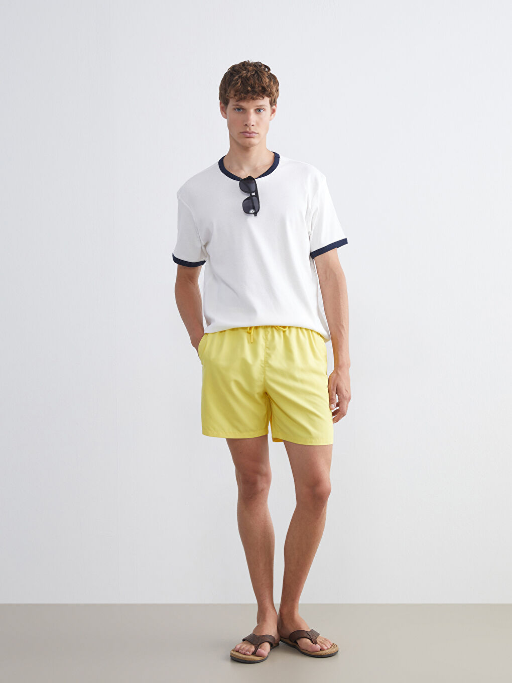 شورت سباحة قصير للرجال