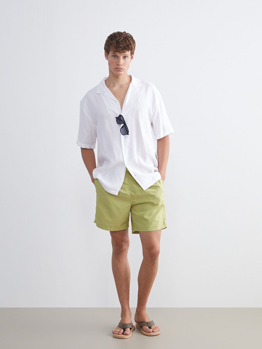 شورت سباحة قصير للرجال