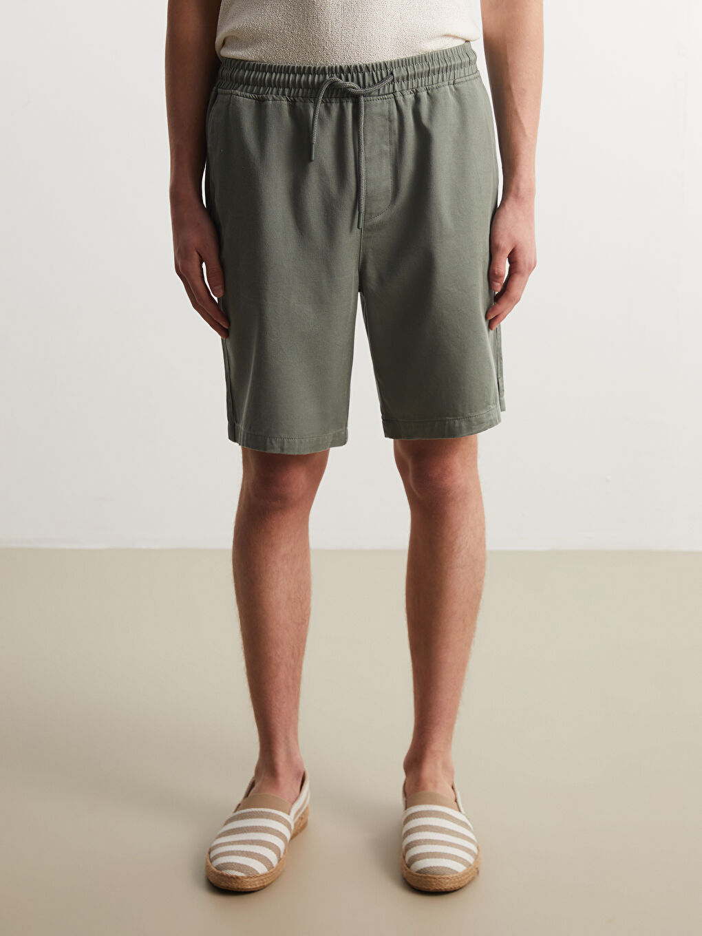 Yeşil Rahat Kalıp Gabardin Erkek Şort-1
