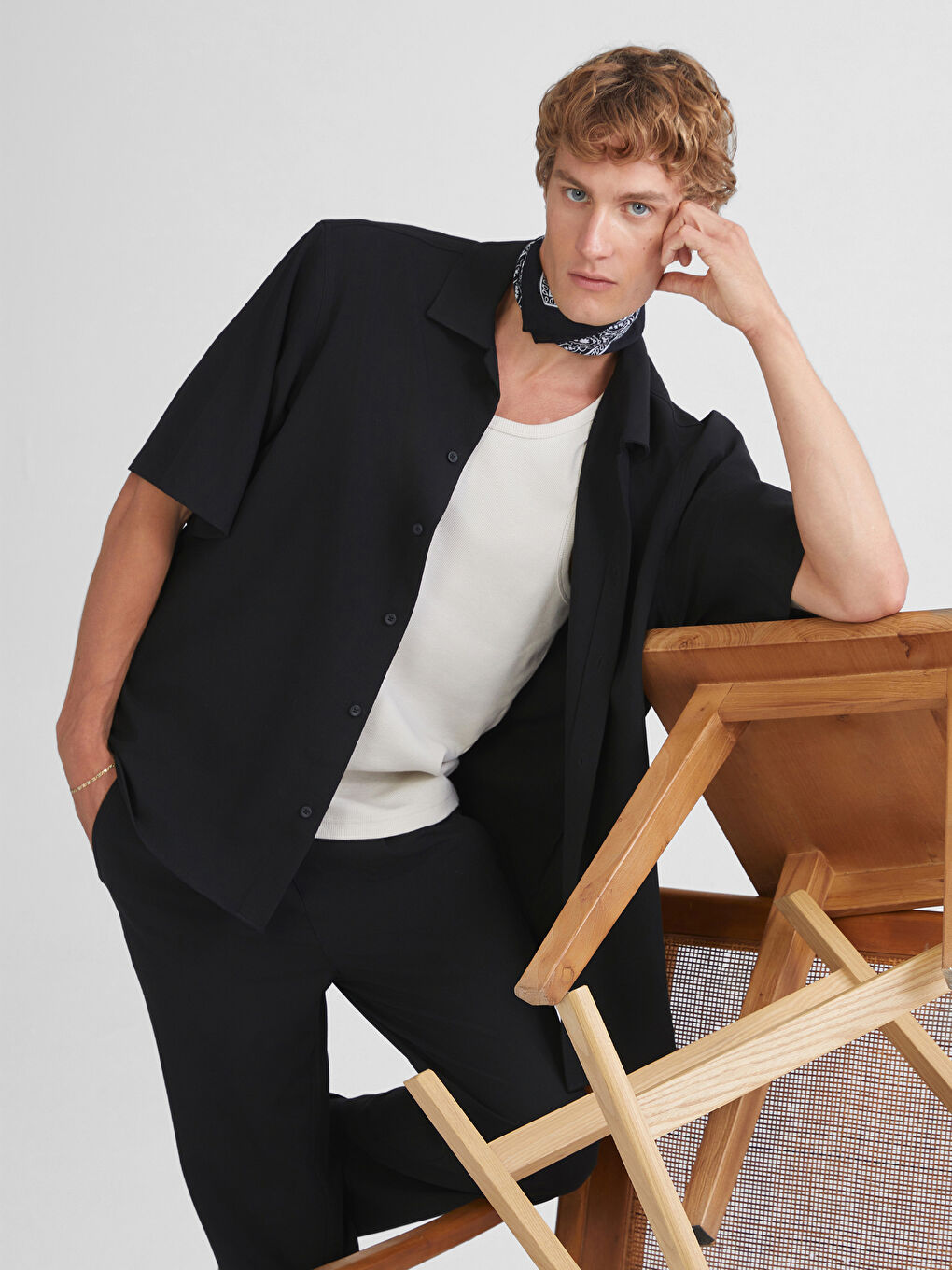 Siyah Rahat Kalıp Kısa Kollu Erkek Gömlek-1