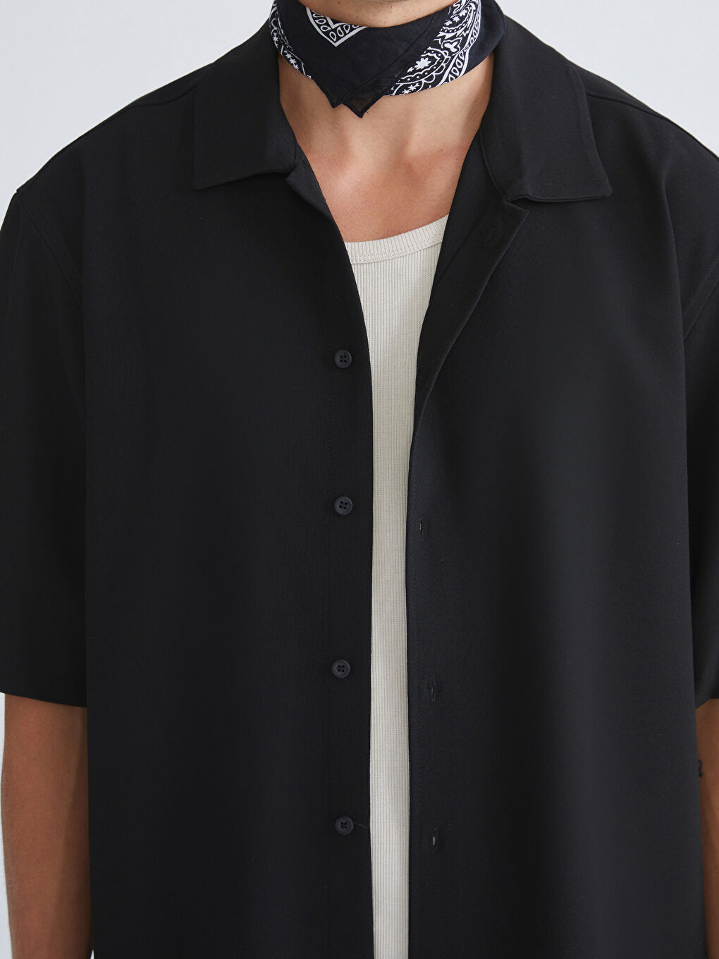 Siyah Rahat Kalıp Kısa Kollu Erkek Gömlek-6