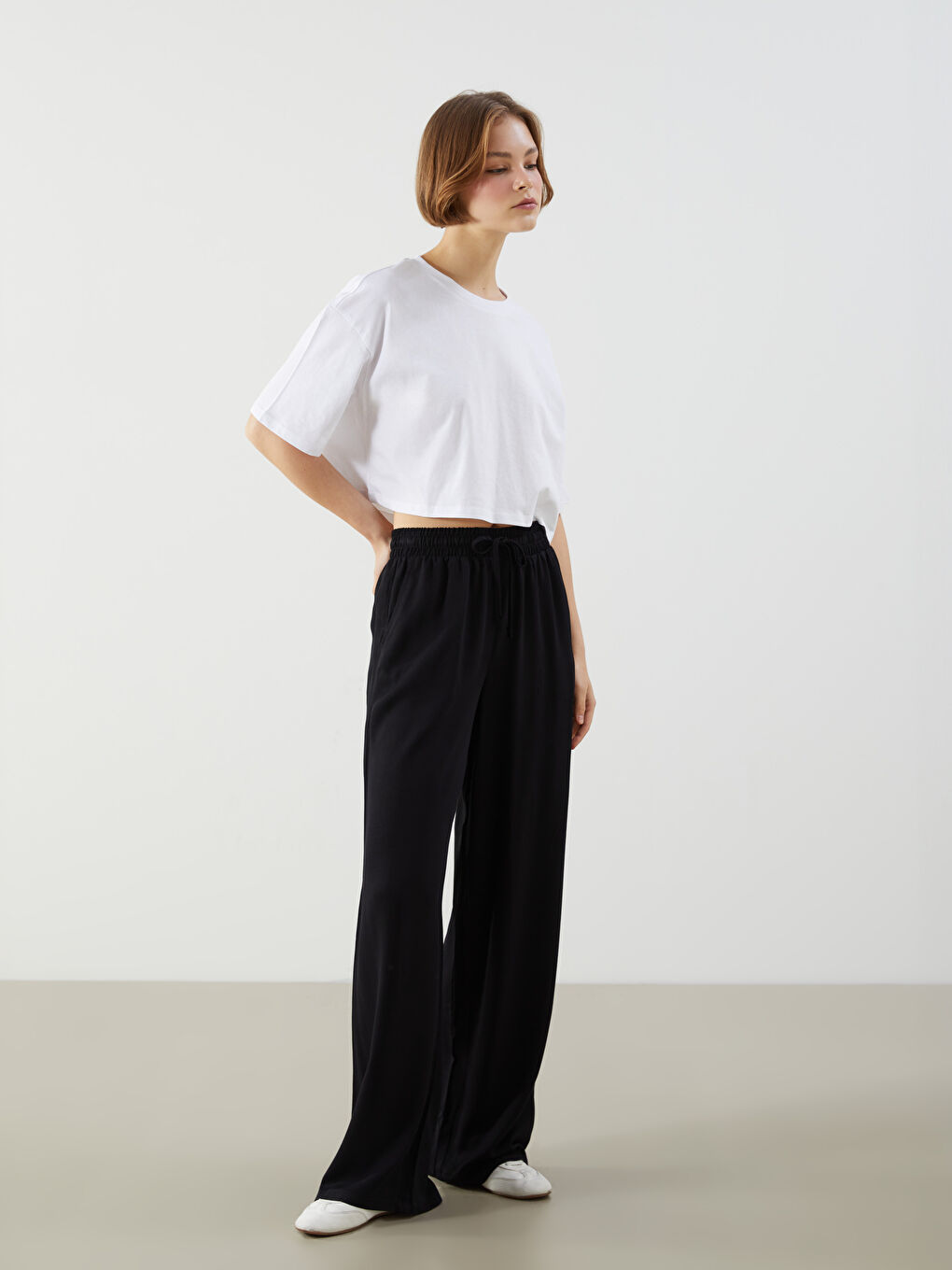 Siyah Beli Lastikli Geniş Paça Kadın Pantolon