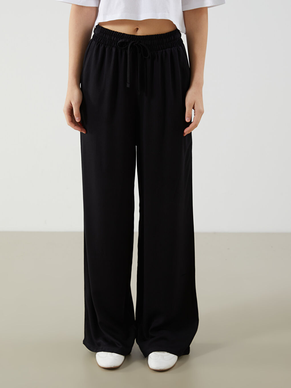 Siyah Beli Lastikli Geniş Paça Kadın Pantolon-1