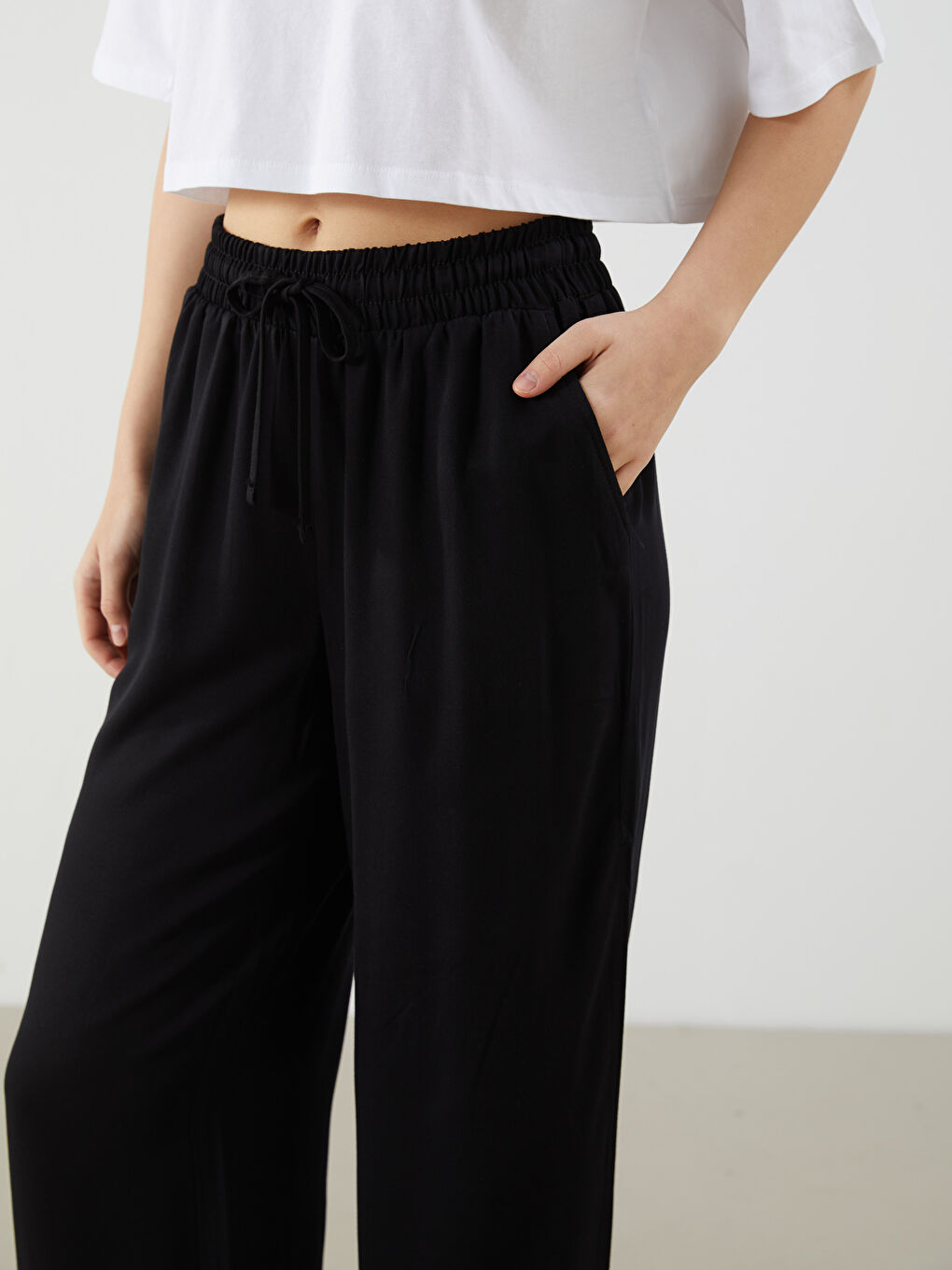 Siyah Beli Lastikli Geniş Paça Kadın Pantolon-2