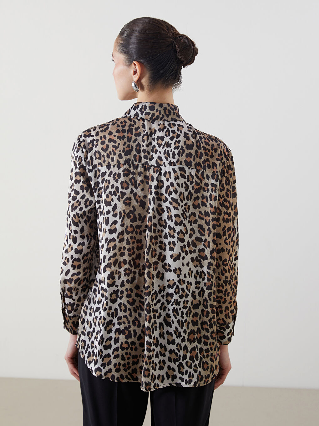 LCW Modest Kahverengi Leopar Desenli Saten Kadın Gömlek Tunik - 3