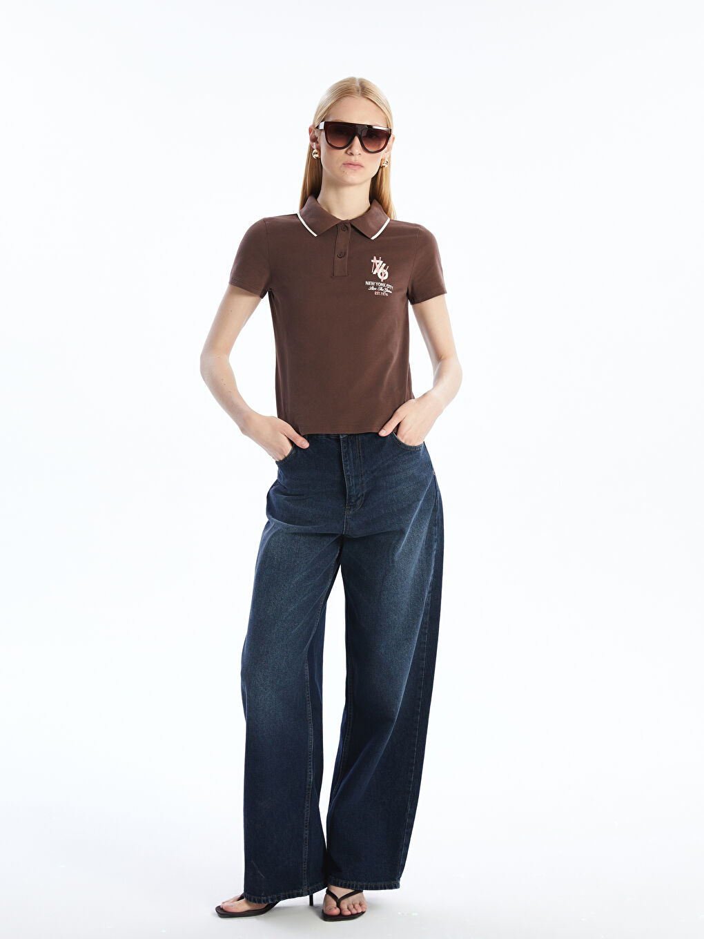 Kahverengi Polo Yaka Nakışlı Kadın Tişört-1