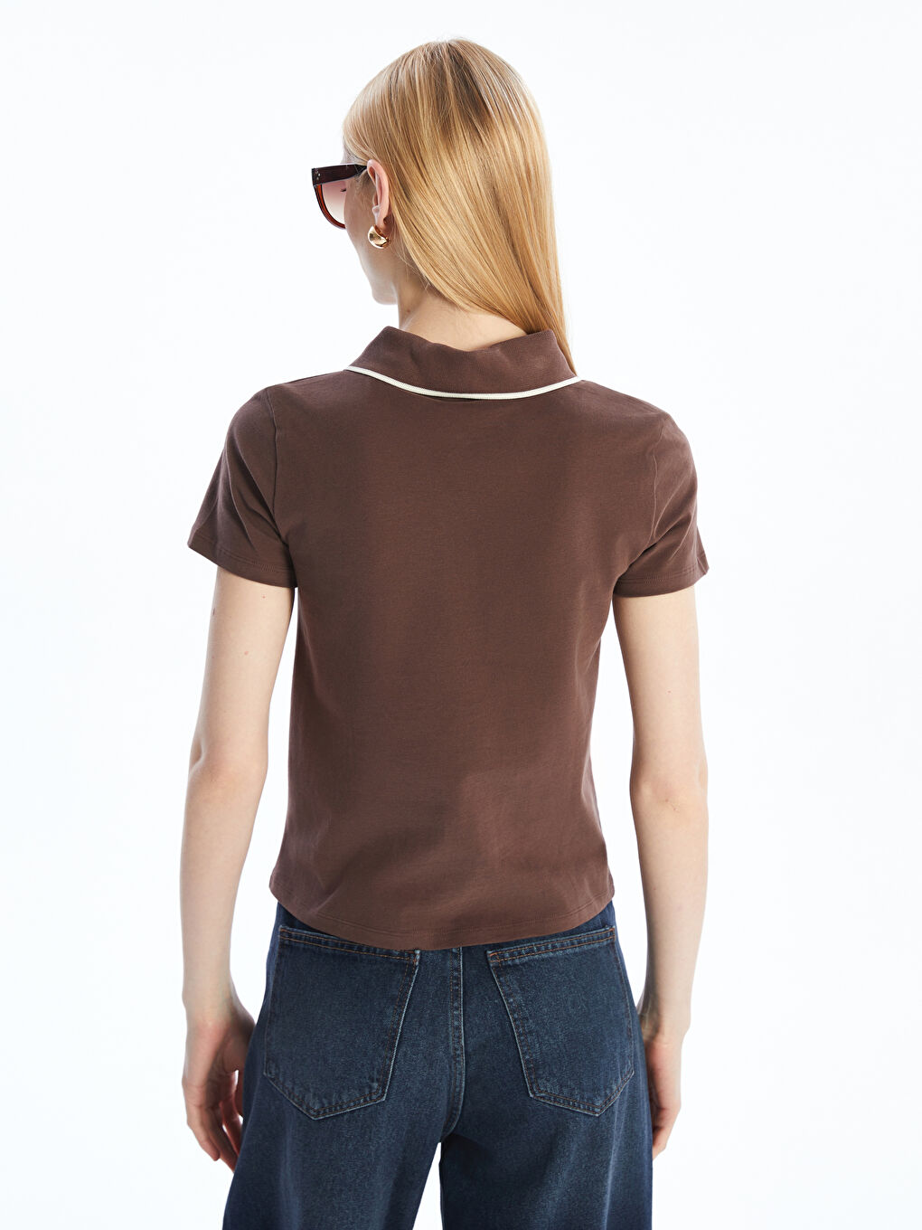 Kahverengi Polo Yaka Nakışlı Kadın Tişört-3