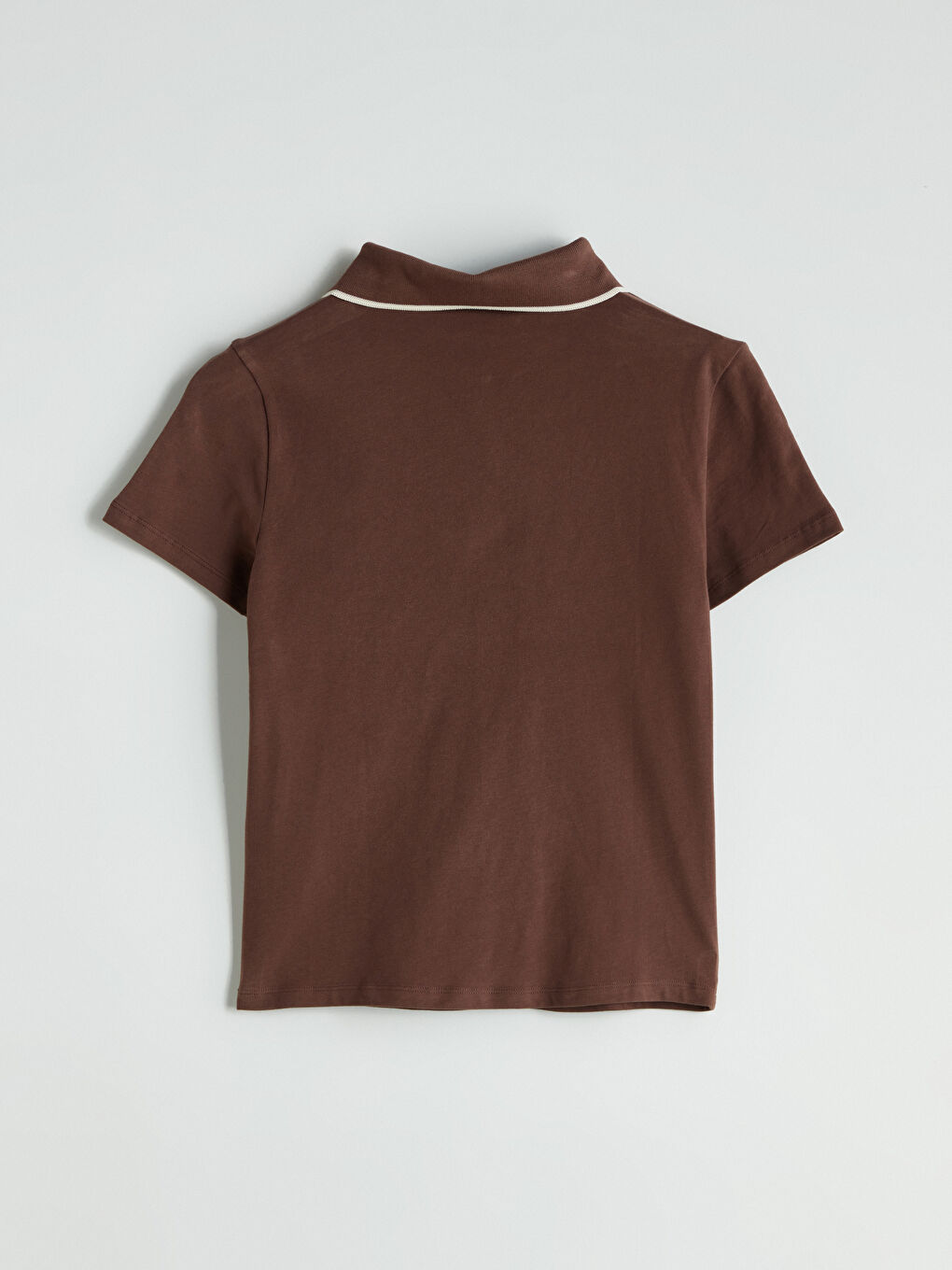 Kahverengi Polo Yaka Nakışlı Kadın Tişört-5