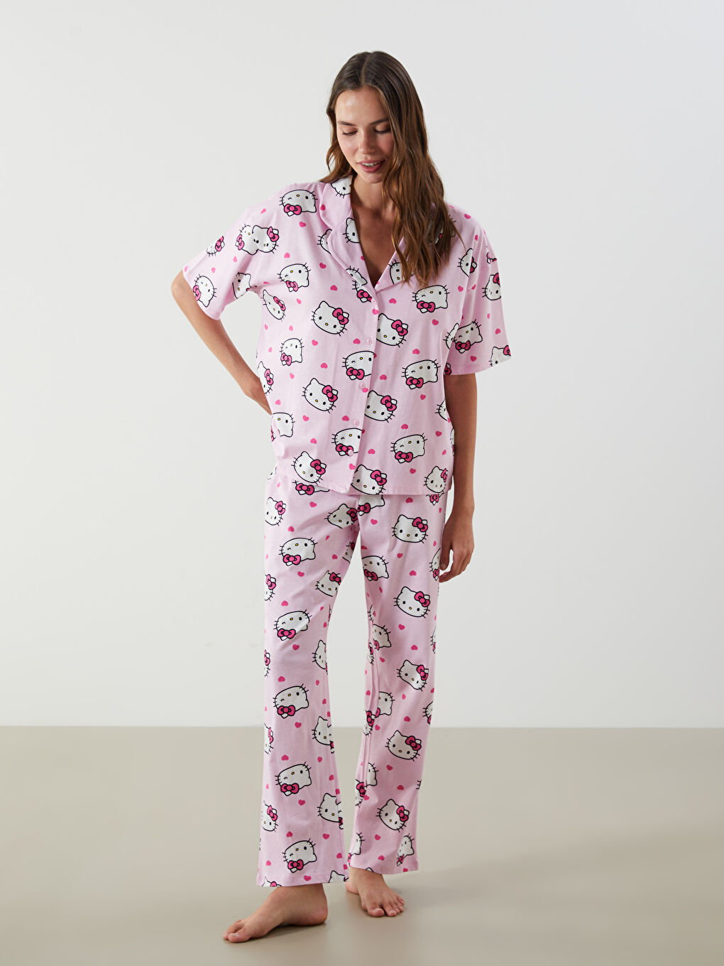 Collared Neck Hello Kitty Printed Women's Pyjama Set -S5OQ53Z8-LT4