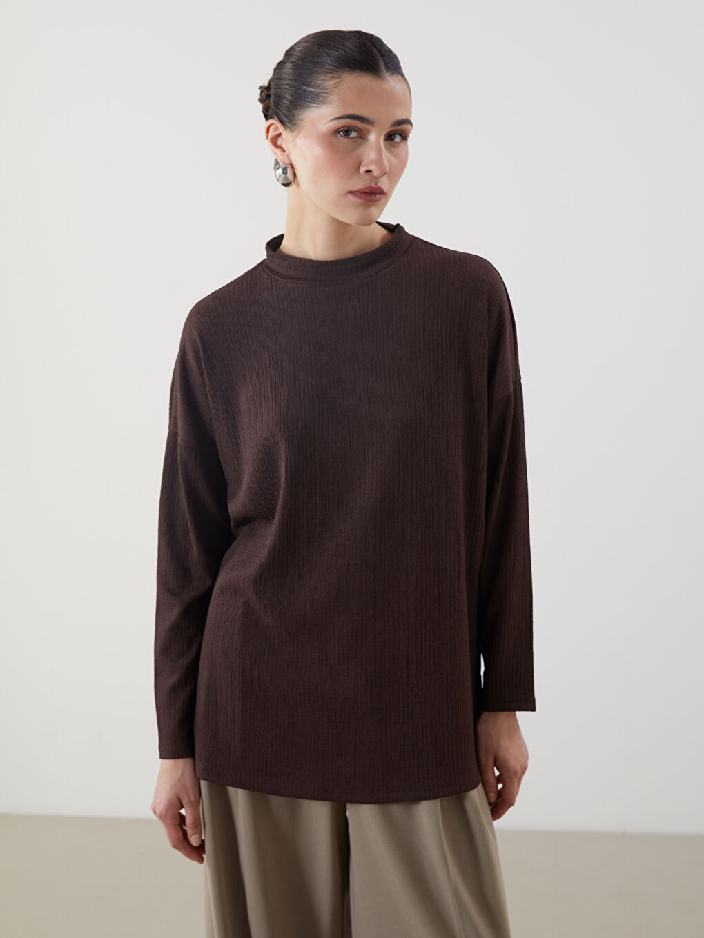 Kahverengi Dik Yaka Kadın Tunik