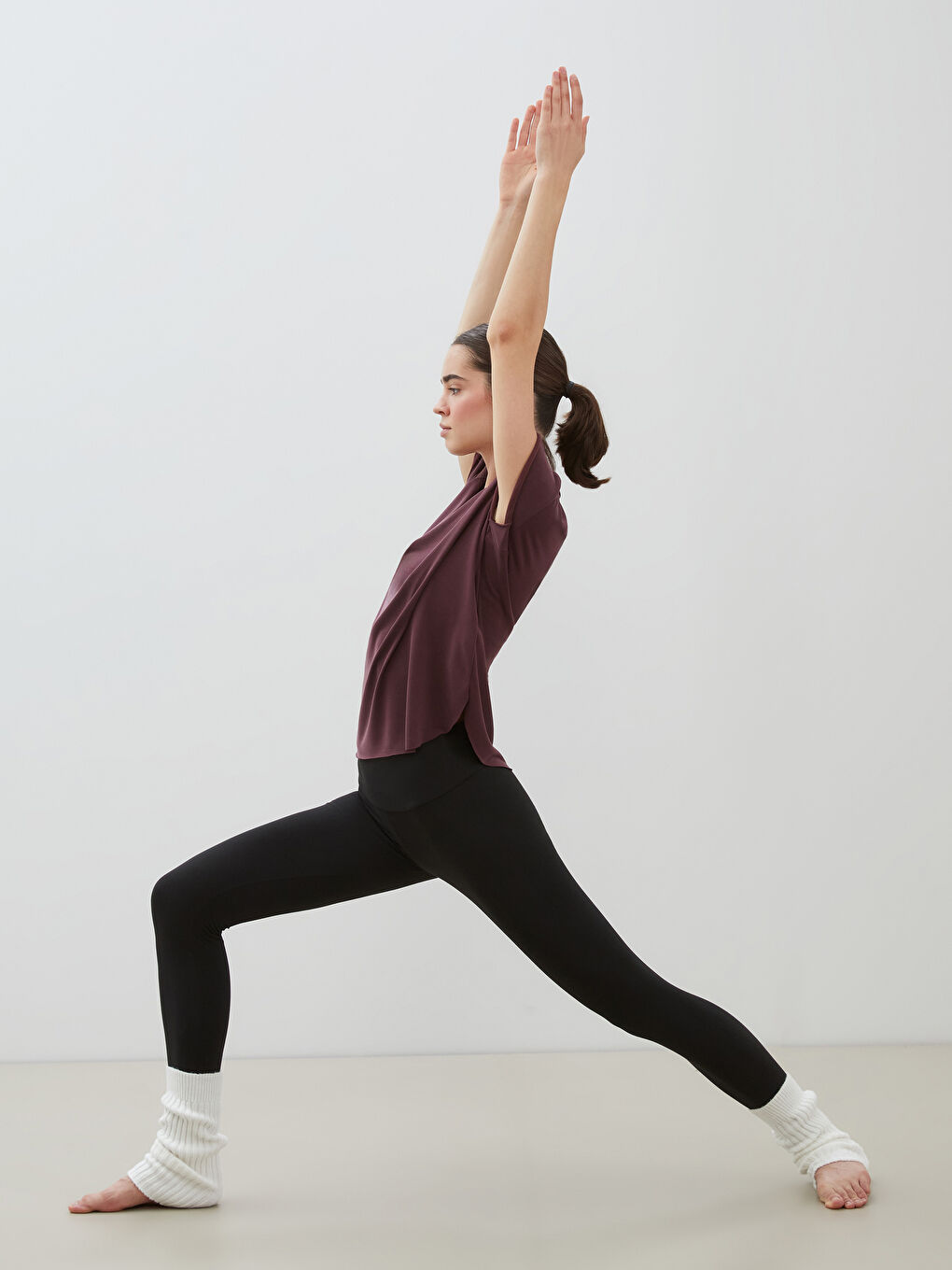 تي شيرت رياضي للسيدات بياقة دائرية بمزيج مودال-1