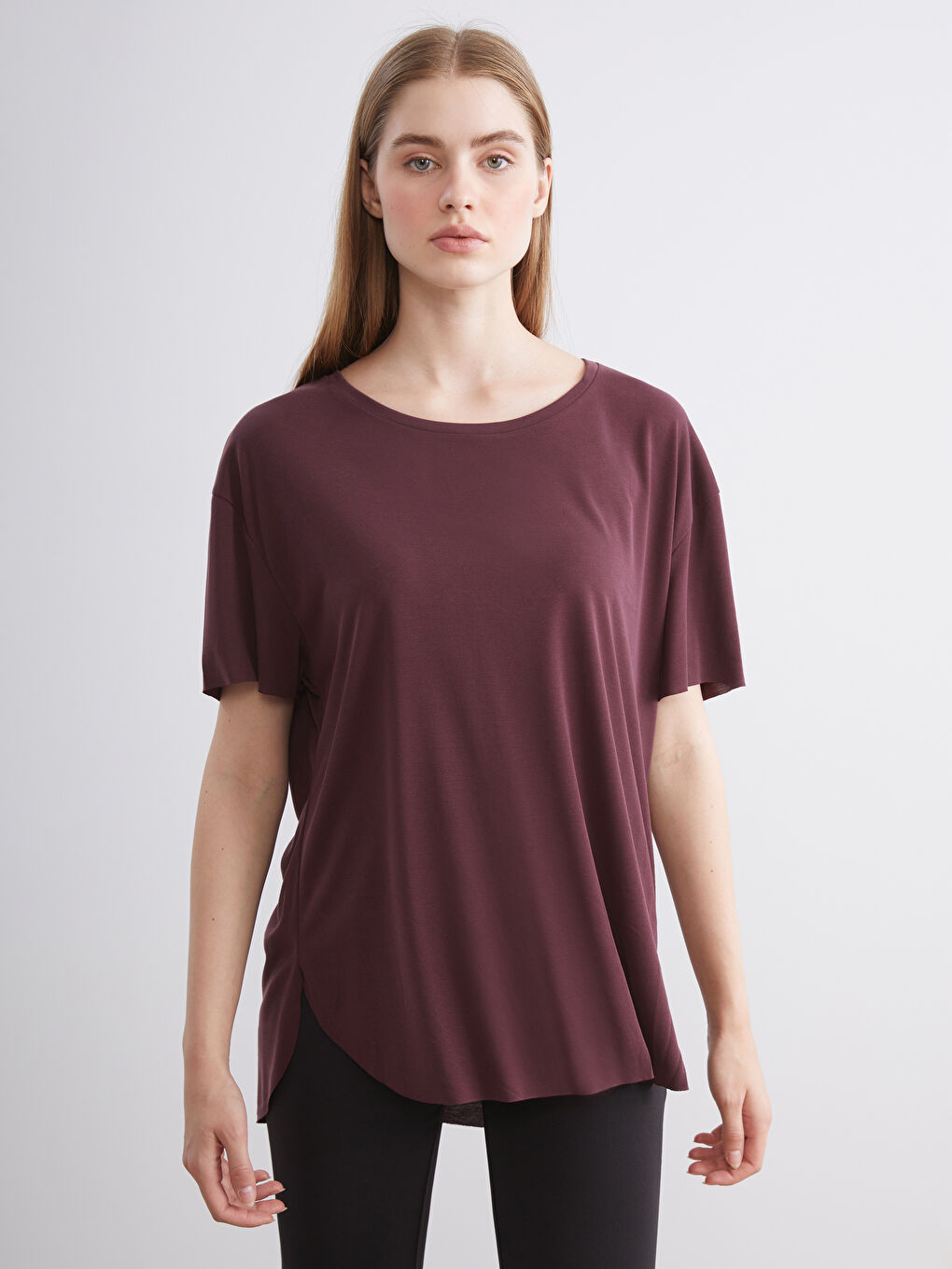 تي شيرت رياضي للسيدات بياقة دائرية بمزيج مودال-2