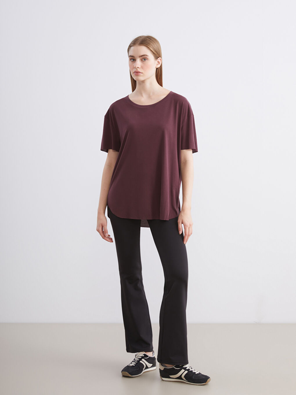 تي شيرت رياضي للسيدات بياقة دائرية بمزيج مودال-3