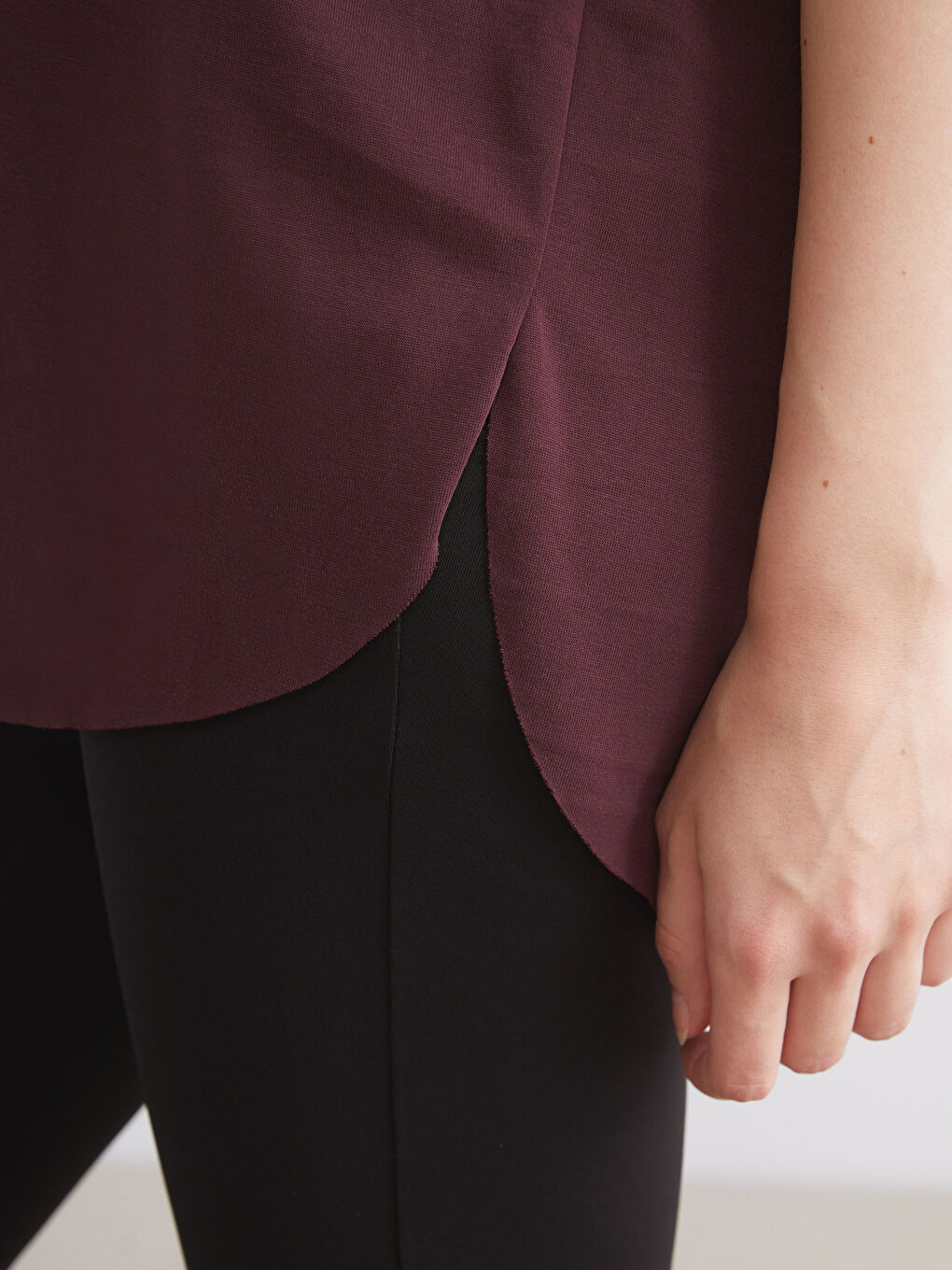 تي شيرت رياضي للسيدات بياقة دائرية بمزيج مودال-4