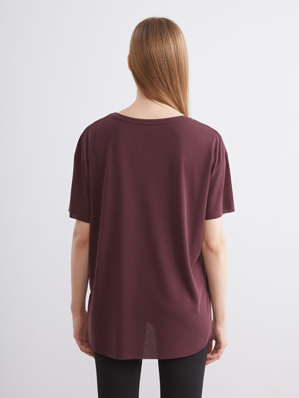 تي شيرت رياضي للسيدات بياقة دائرية بمزيج مودال-5