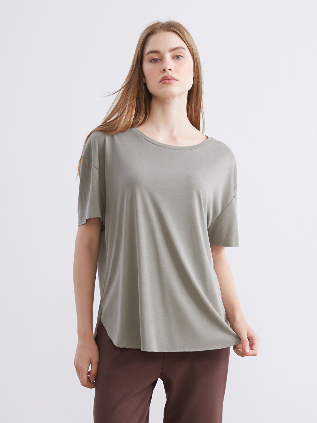 تي شيرت رياضي للسيدات بياقة دائرية بمزيج مودال