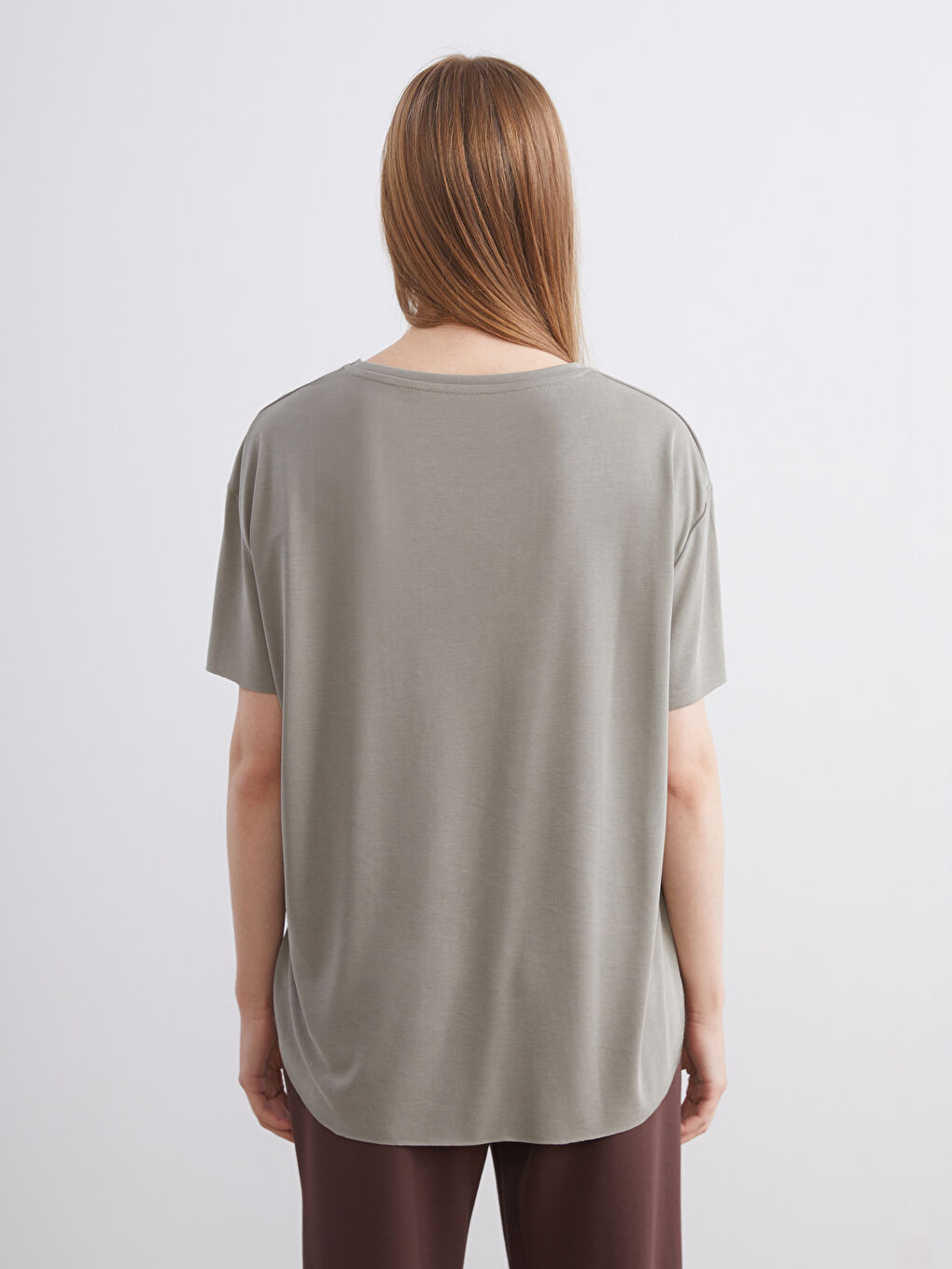 تي شيرت رياضي للسيدات بياقة دائرية بمزيج مودال-3