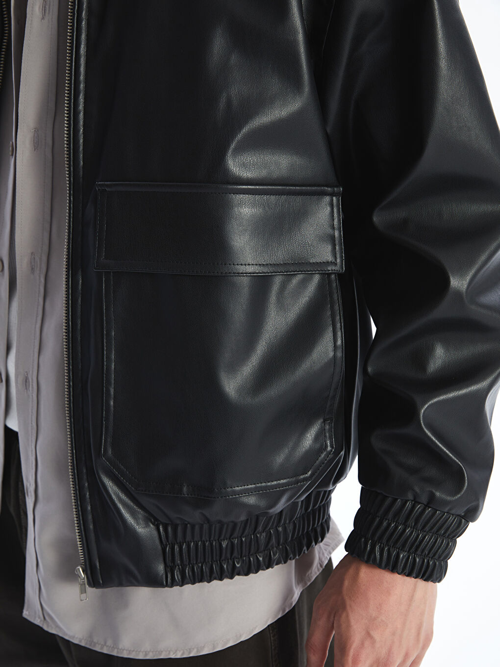 Siyah Rahat Kalıp Gömlek Yaka Erkek Deri Görünümlü Ceket-2