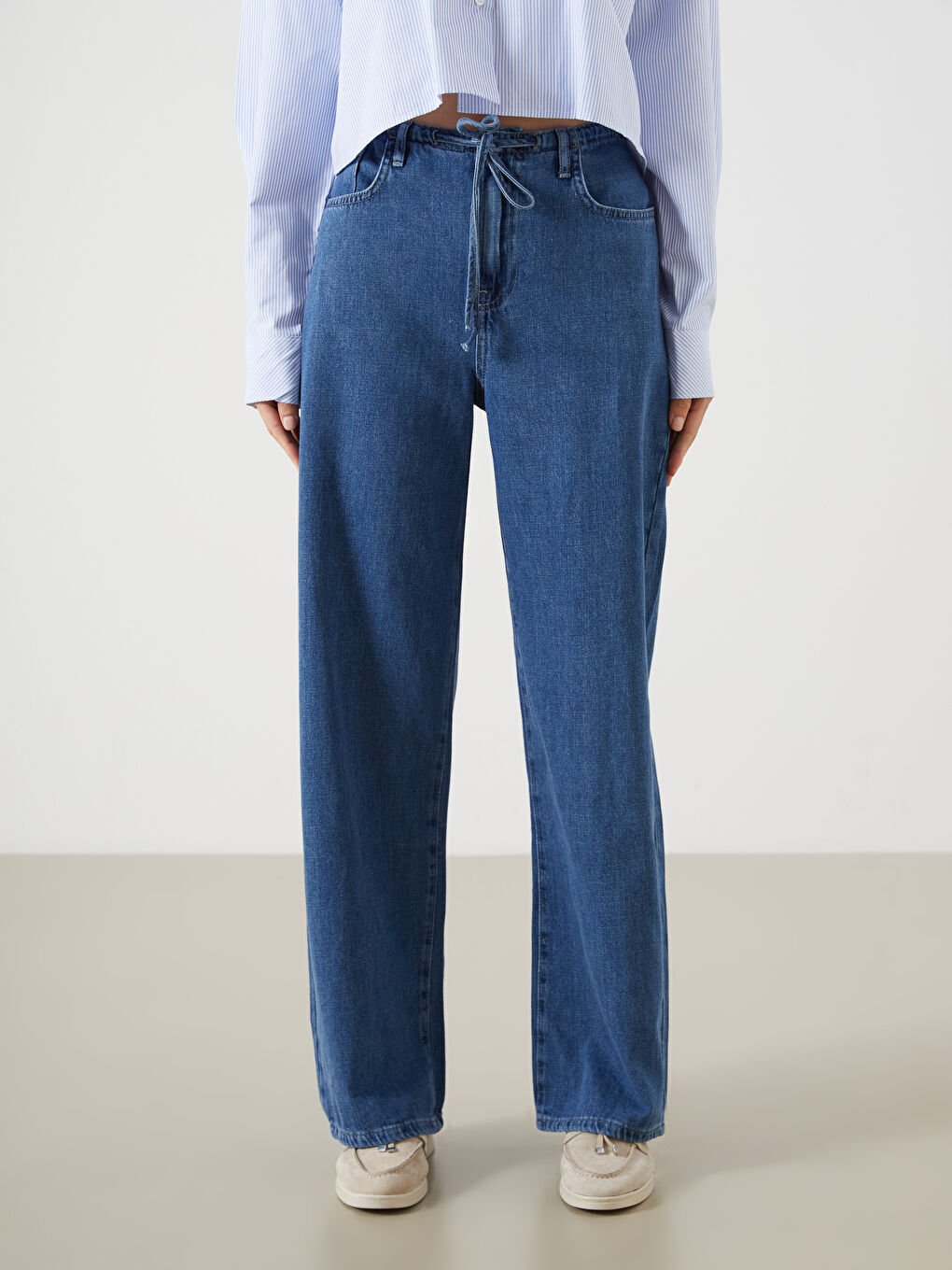 Джинсы с эластичным поясом и широкими брюками для женщин-3