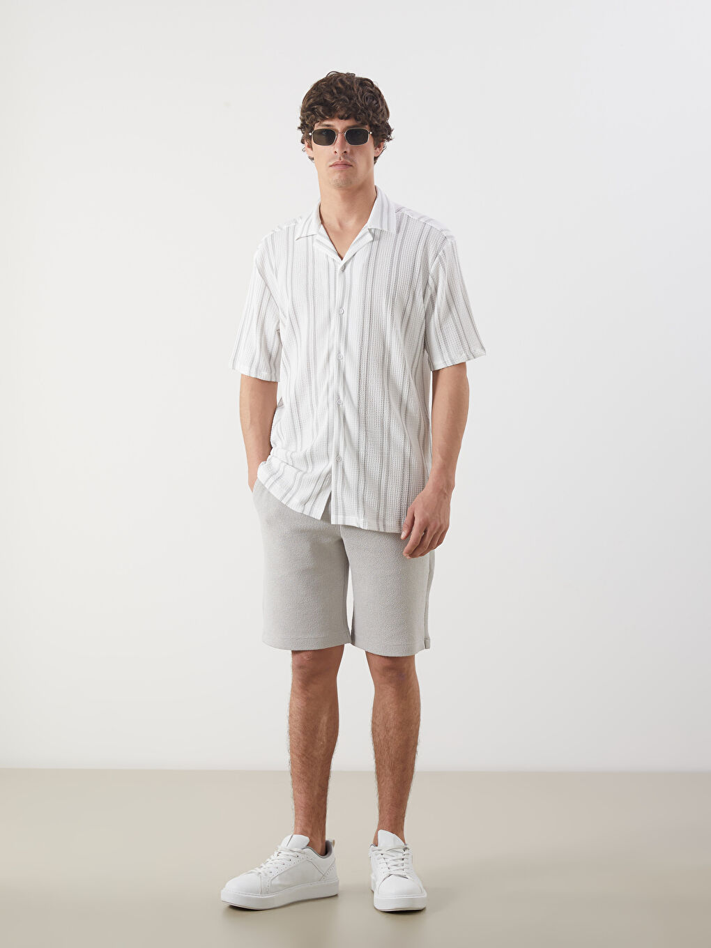 Gri Regular Fit Kısa Kollu Armürlü Erkek Gömlek-1