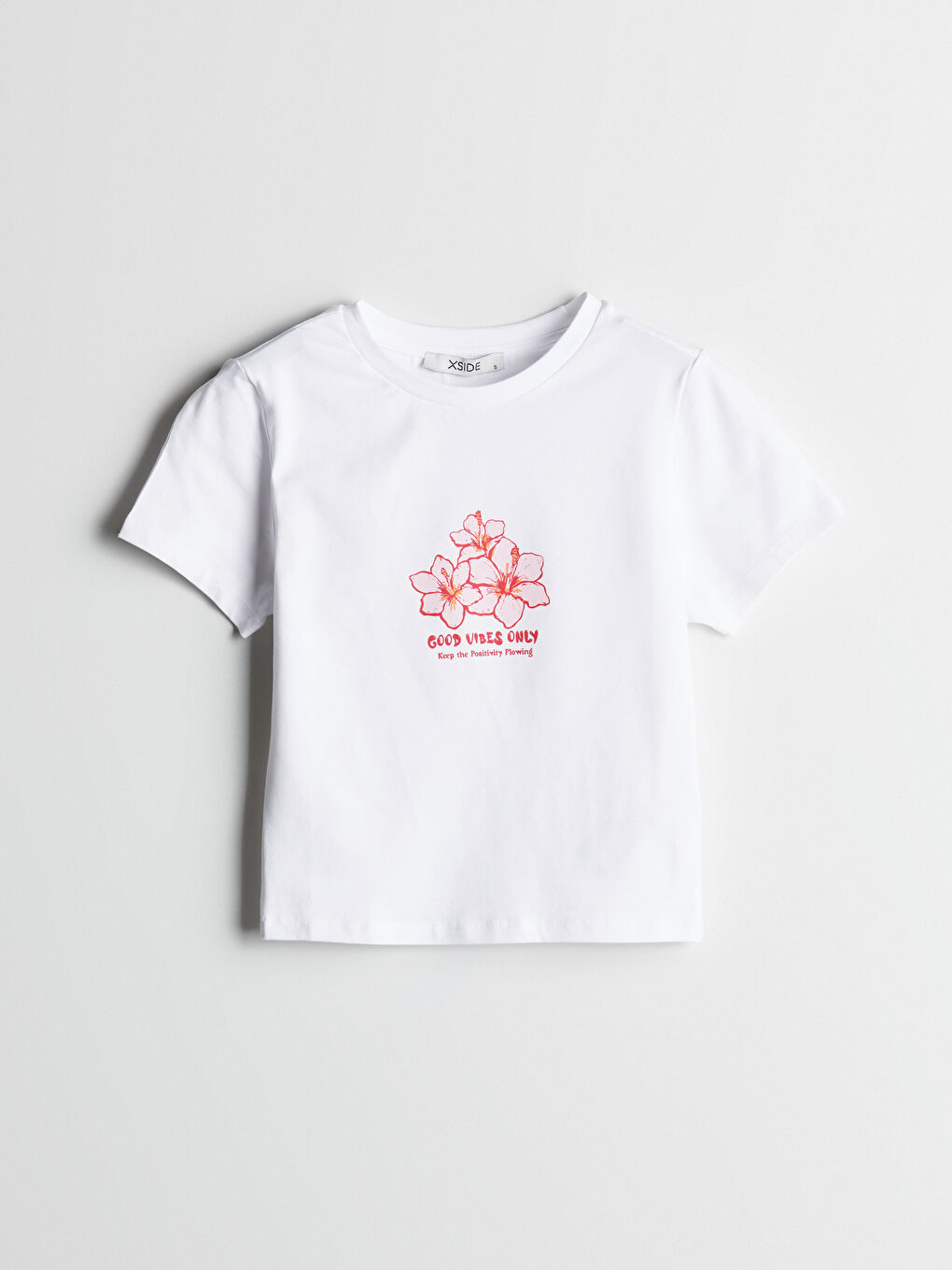 Beyaz Bisiklet Yaka Baskılı Crop-4