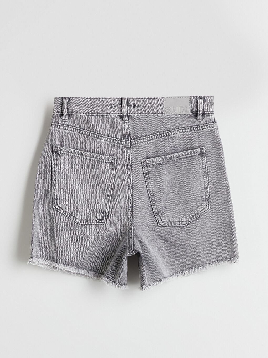 Gri Dar Fit Yırtık Detaylı Kadın Jean Şort-5