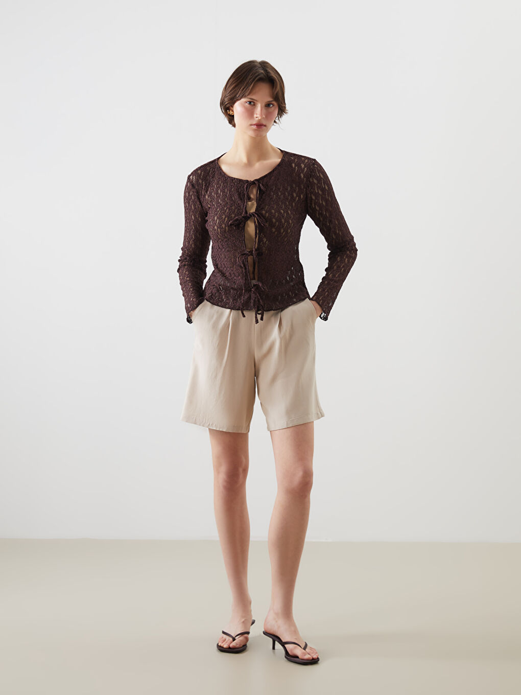 Kahverengi Bağlamalı Yaka Dantelli Kadın Hırka-1