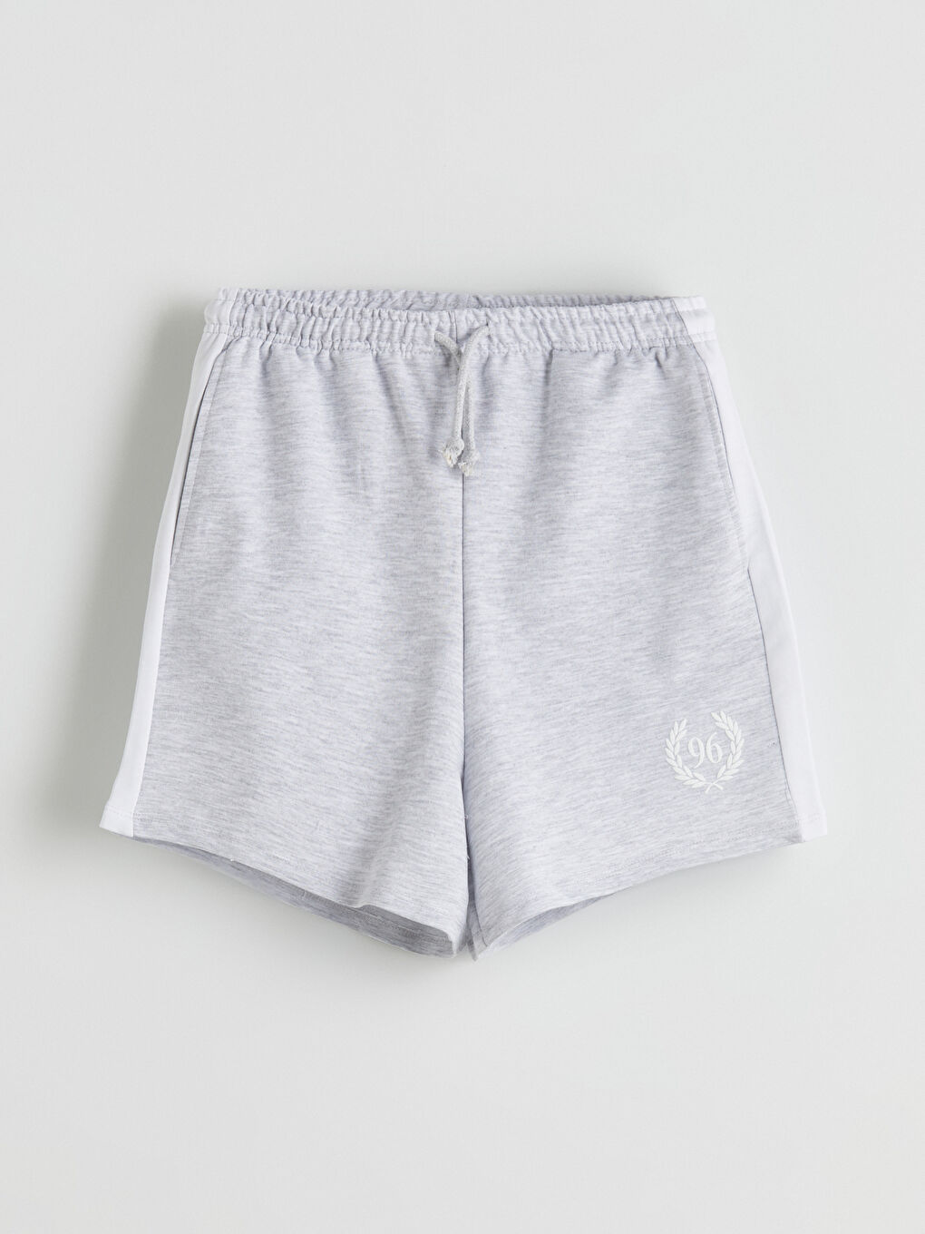 Gri Beli Lastikli Baskılı Kadın Şort-4