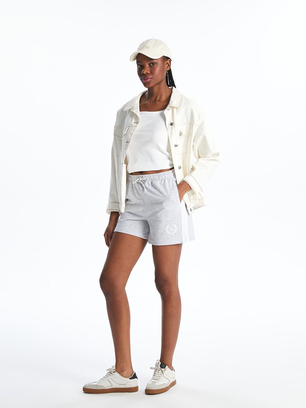 Gri Beli Lastikli Baskılı Kadın Şort