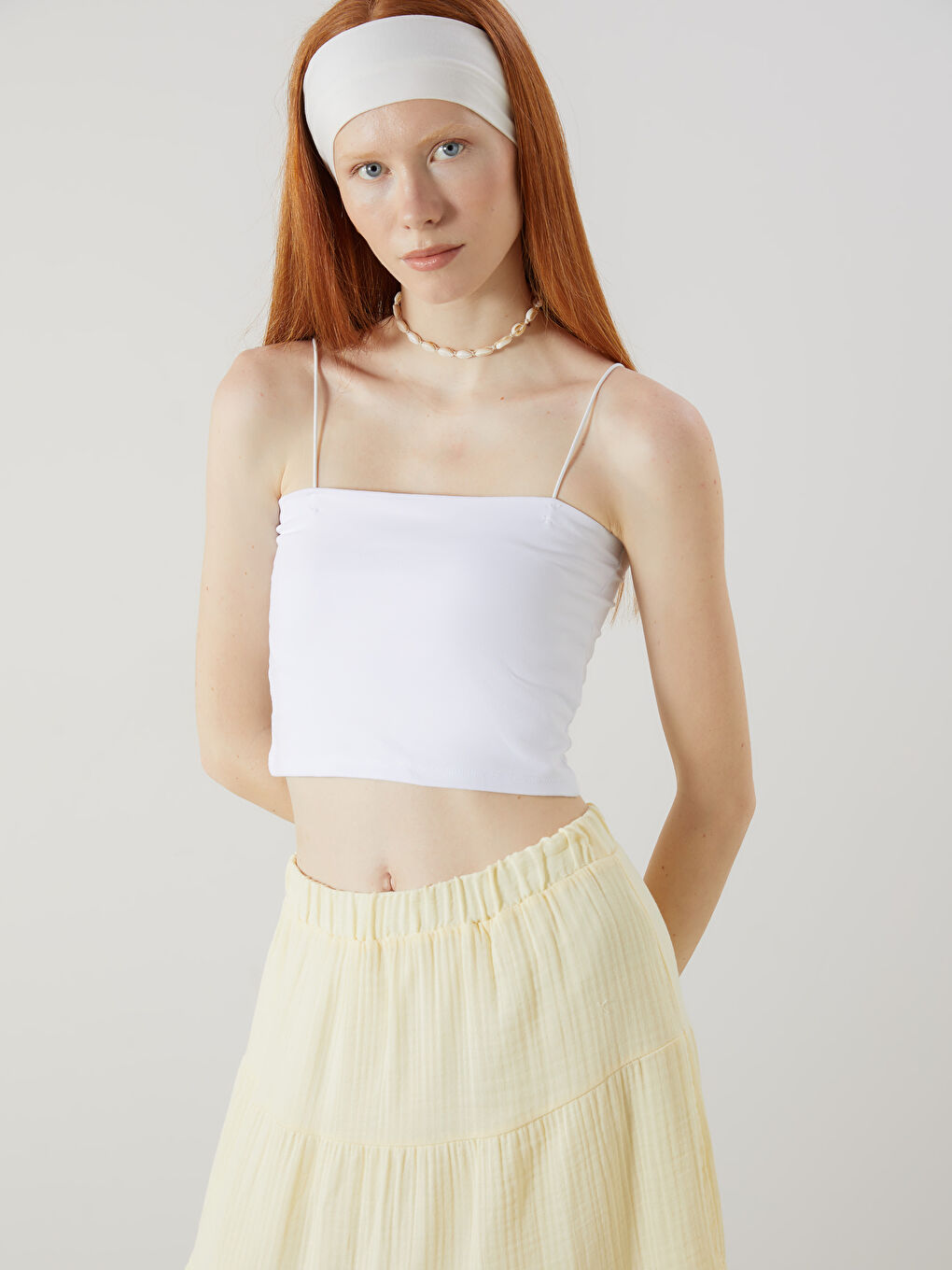 Beyaz Kare Yaka Askılı Crop