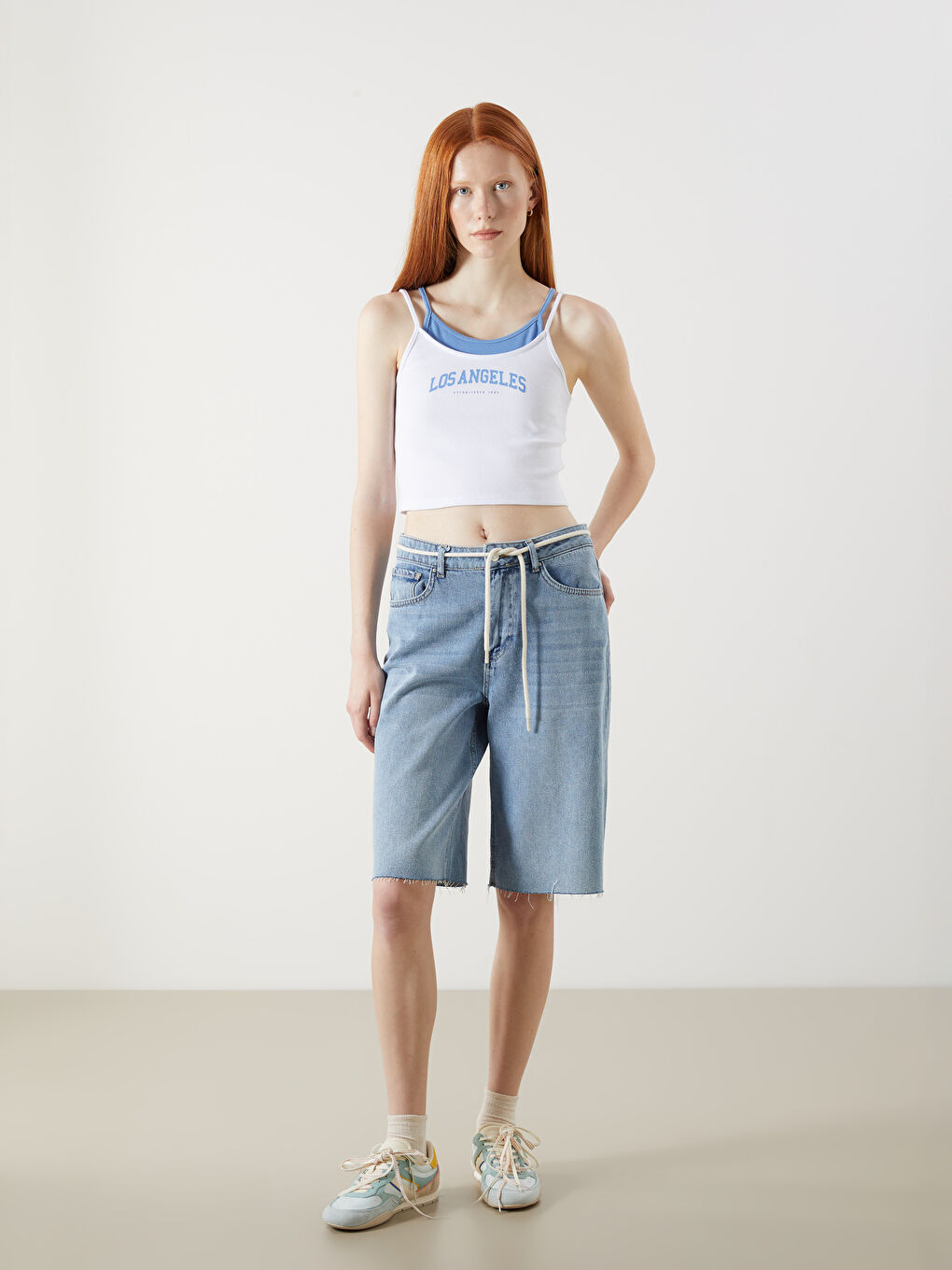 Beyaz U Yaka Çift Görünümlü Askılı Crop-1