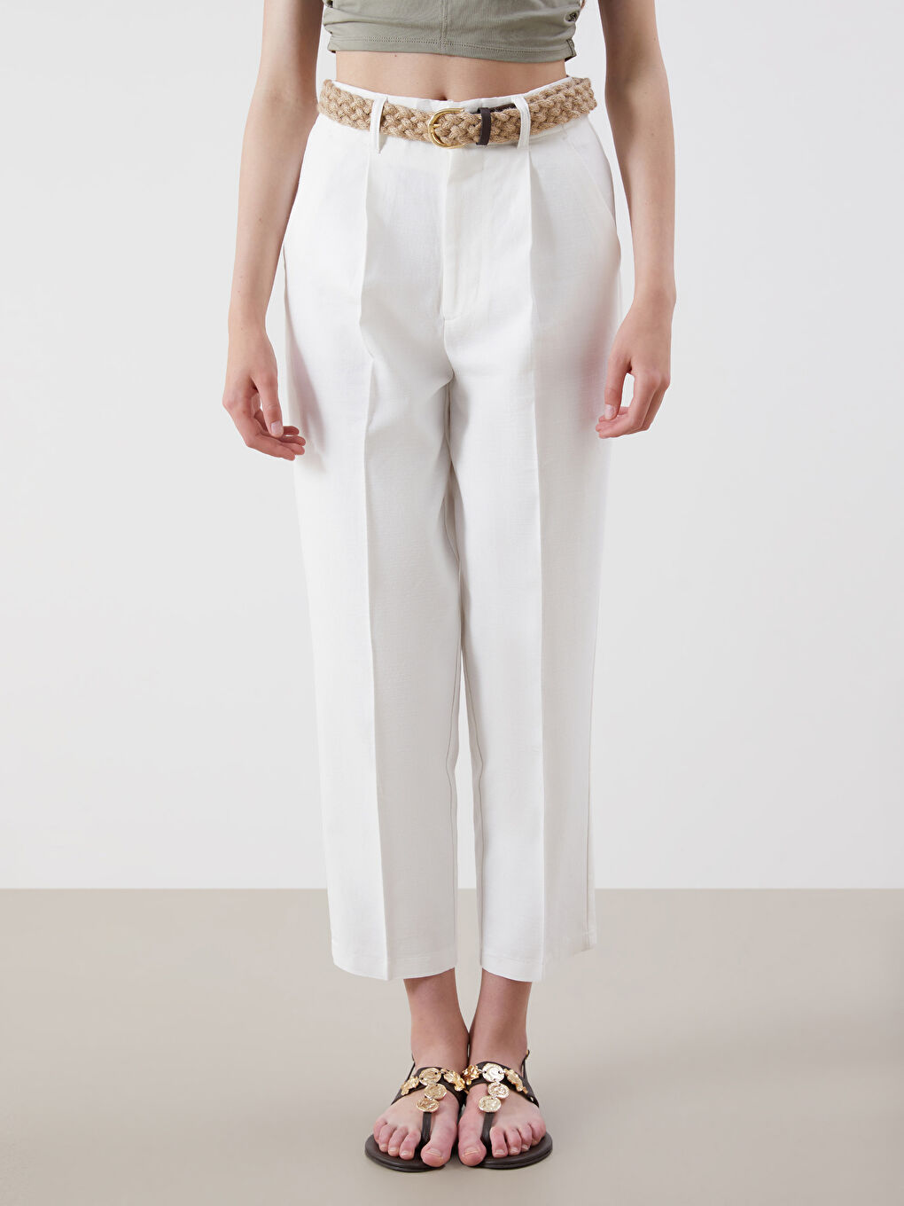 Beyaz Beli Kemerli Havuç Kesim Kadın Pantolon-1