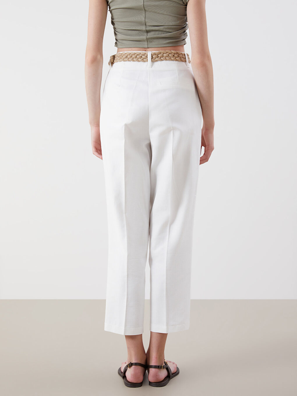 Beyaz Beli Kemerli Havuç Kesim Kadın Pantolon-3