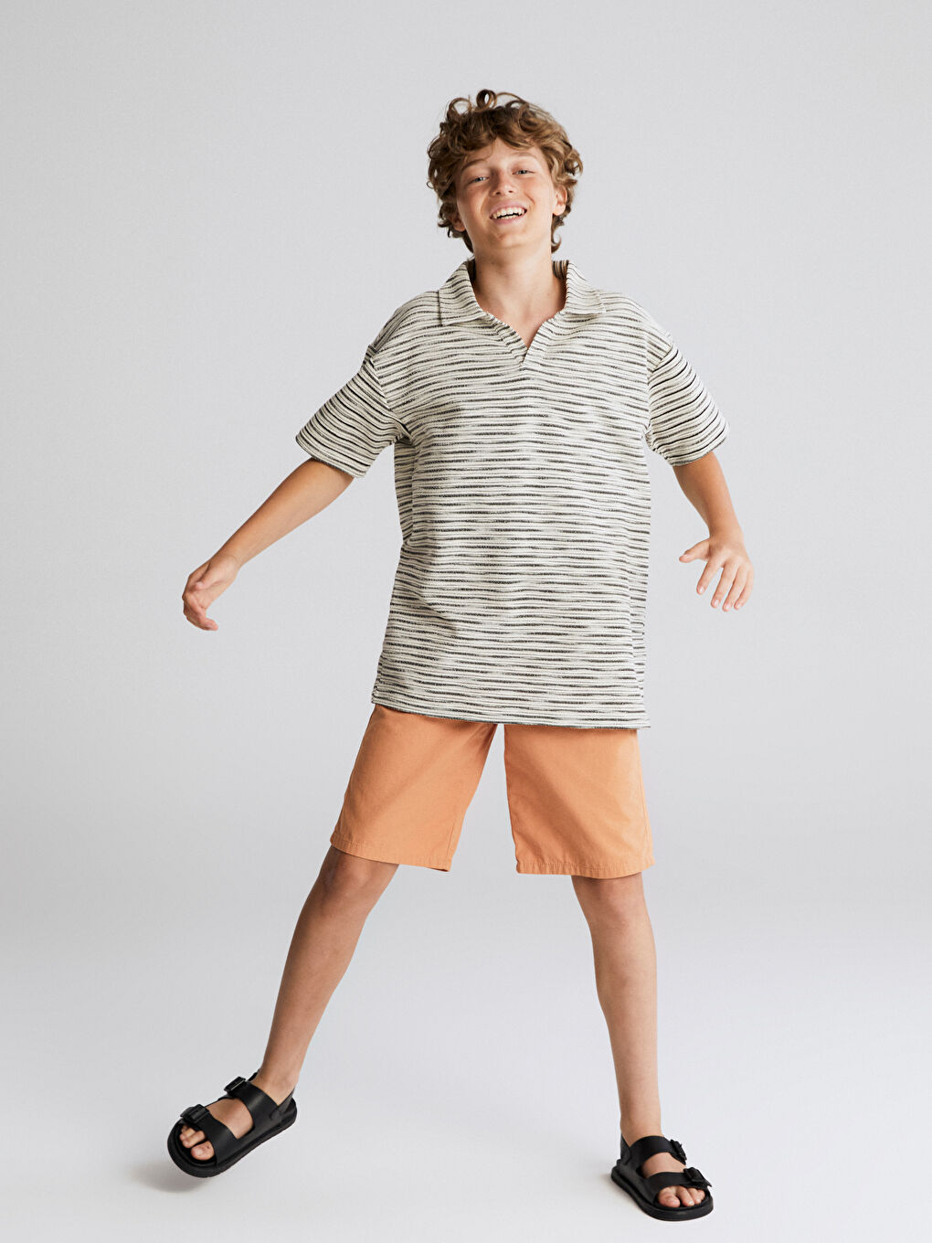 Siyah Polo Yaka Çizgili Erkek Çocuk Tişört-1