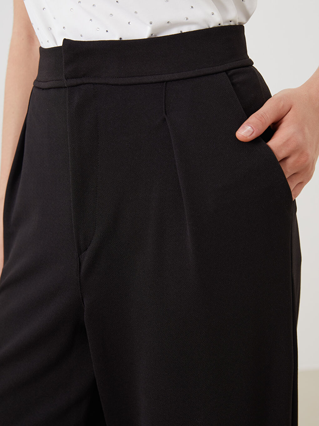 Loose Fit Pleated Women's Trousers -S5P080Z8-CVL