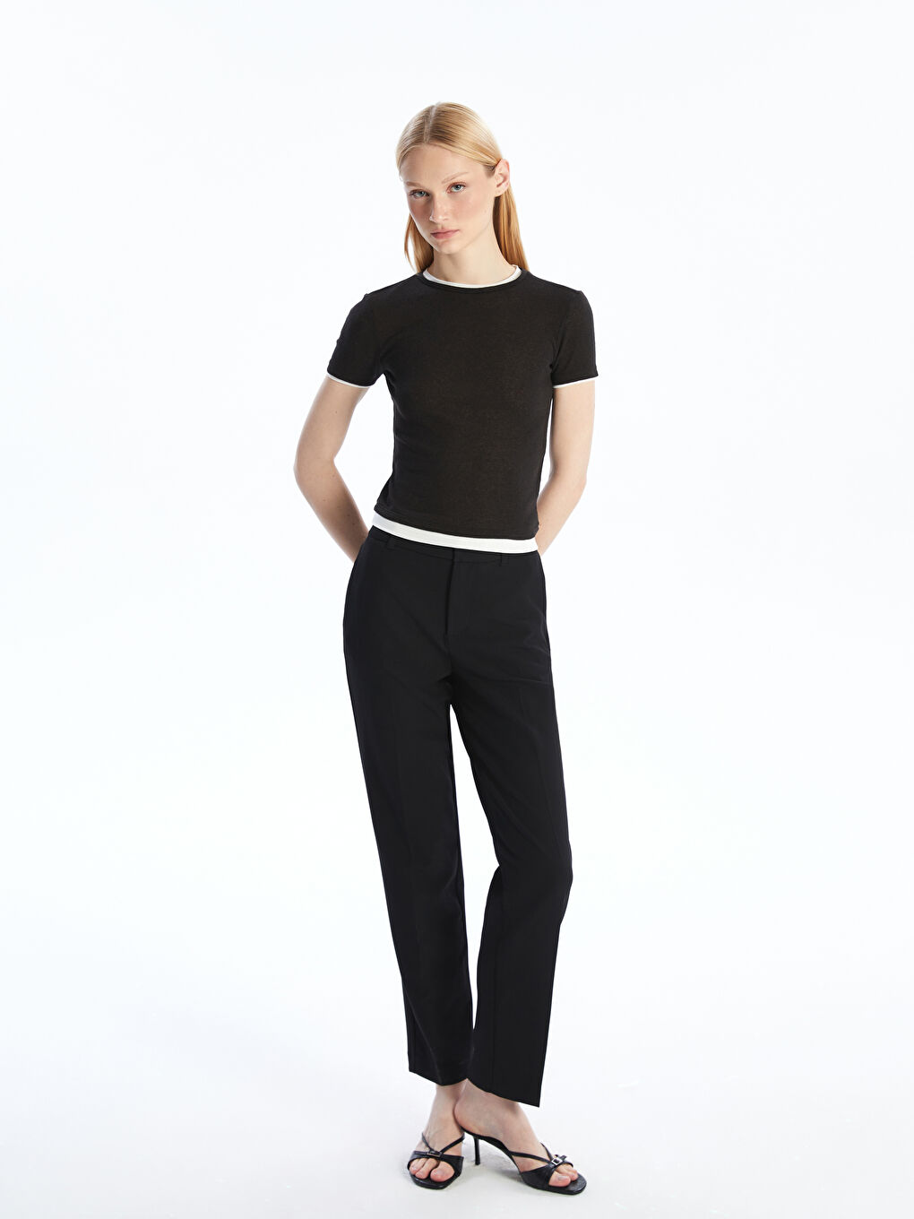 Kahverengi Bisiklet Yaka Kadın Tişört-1