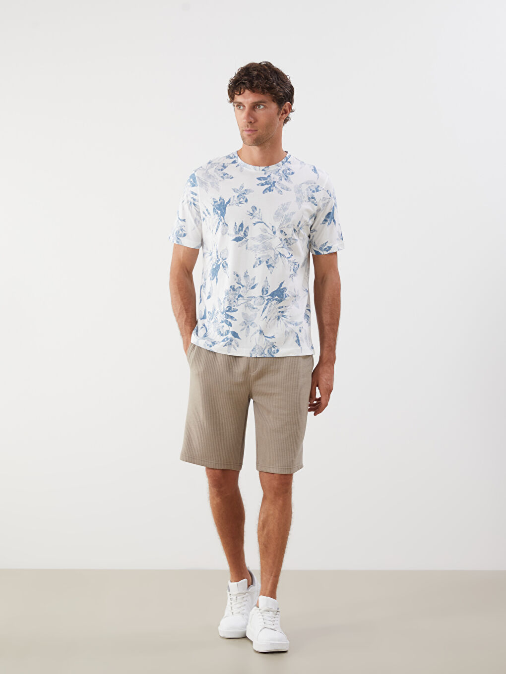 LCWAIKIKI Classic Crew Neck Printed Jersey Men's T-Shirt -S5P203Z8-LRA