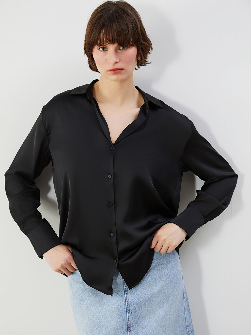 LCWAIKIKI Classic Oversize Satin Women's Shirt -S5P235Z8-CVL